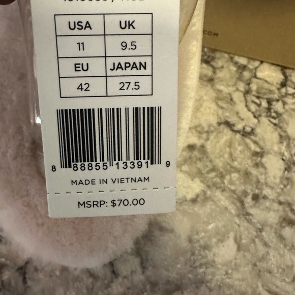 NWT•Ugg Sandals• - Picture 4 of 6